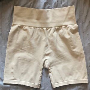 HOSTA SHORTS in chai